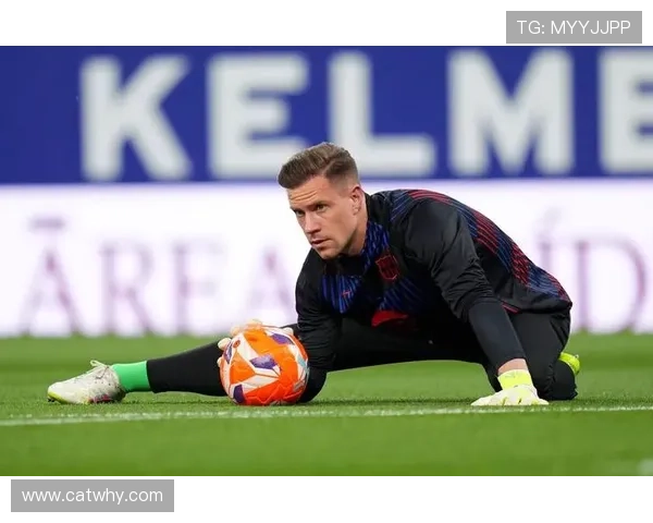 特尔施特根巴萨基地恢复途中与球迷互动